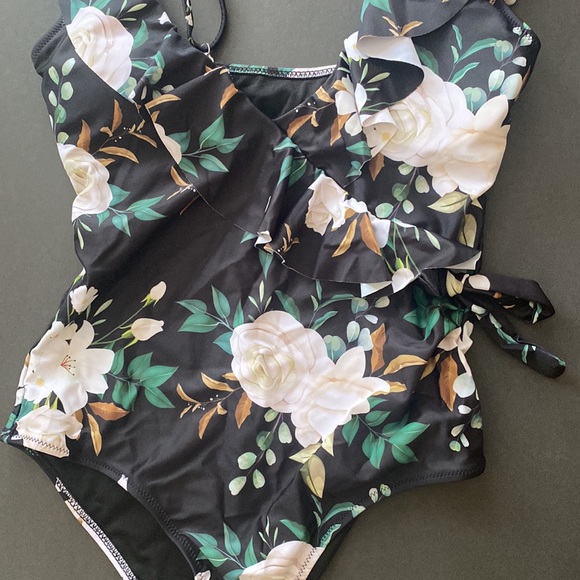 New Beachsissi Faux Wrap Floral Ruffle One Piece M - Picture 4 of 7